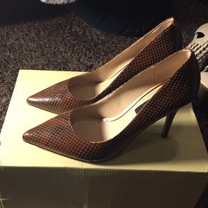 White House Black Market brown alligator pumps 7.5